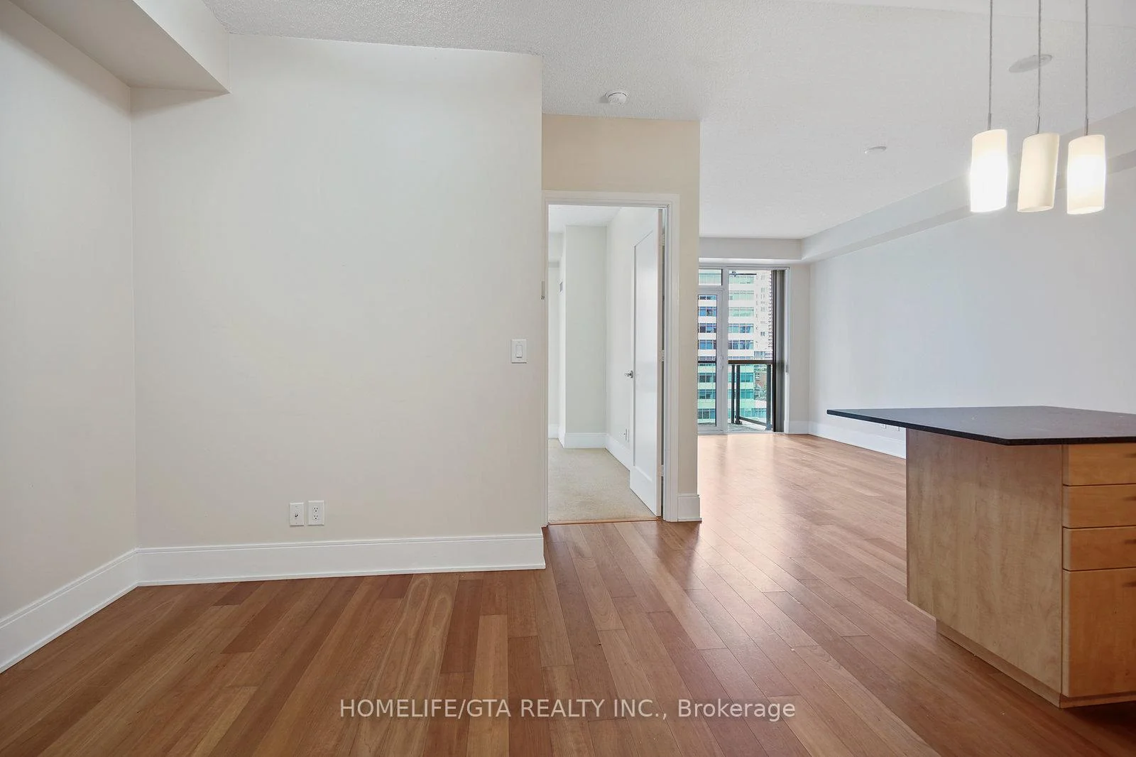Photo 6 of Unit 1914, 70 Roehampton Avenue, Toronto, Mount Pleasant West — HOMEH