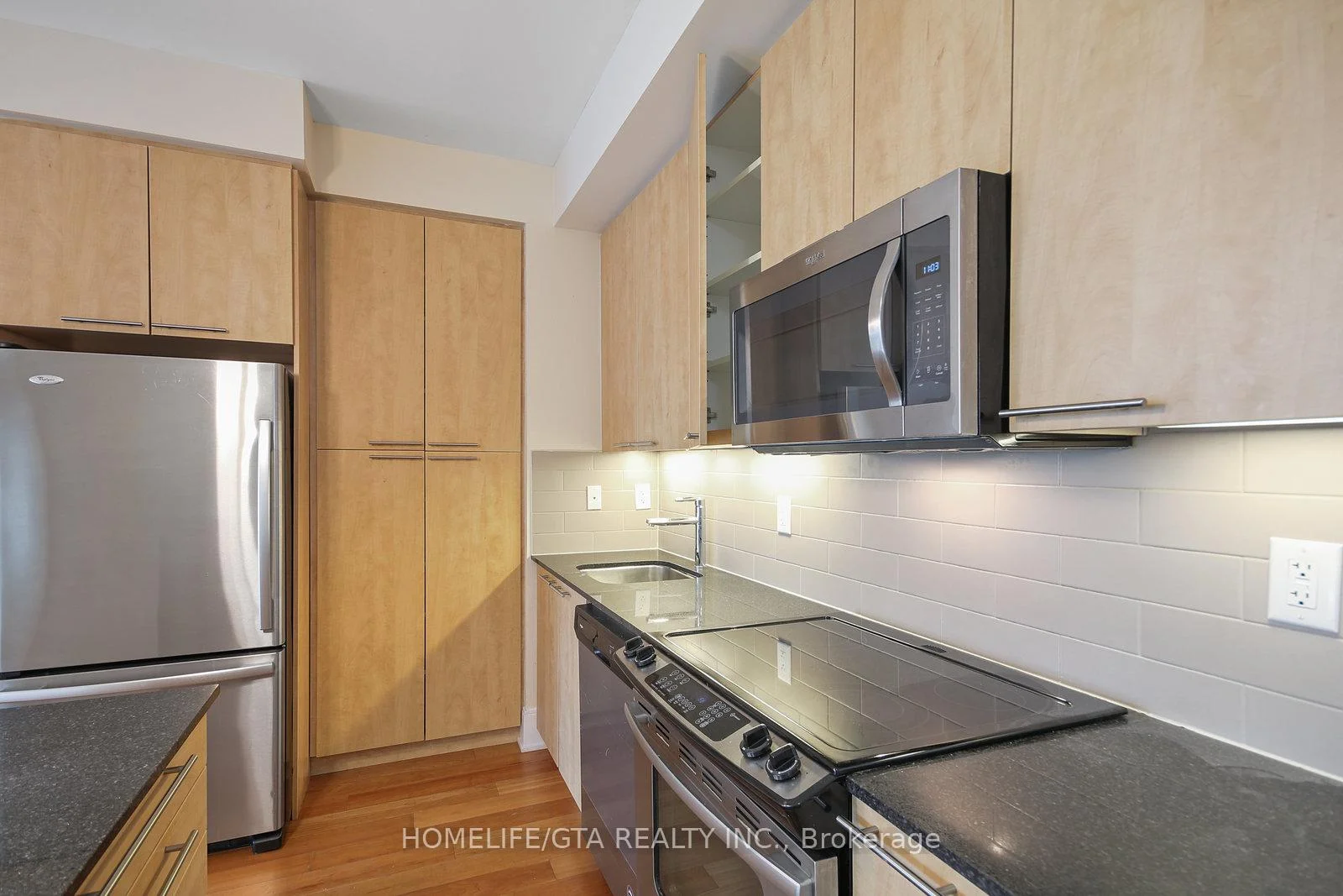 Photo 9 of Unit 1914, 70 Roehampton Avenue, Toronto, Mount Pleasant West — HOMEH