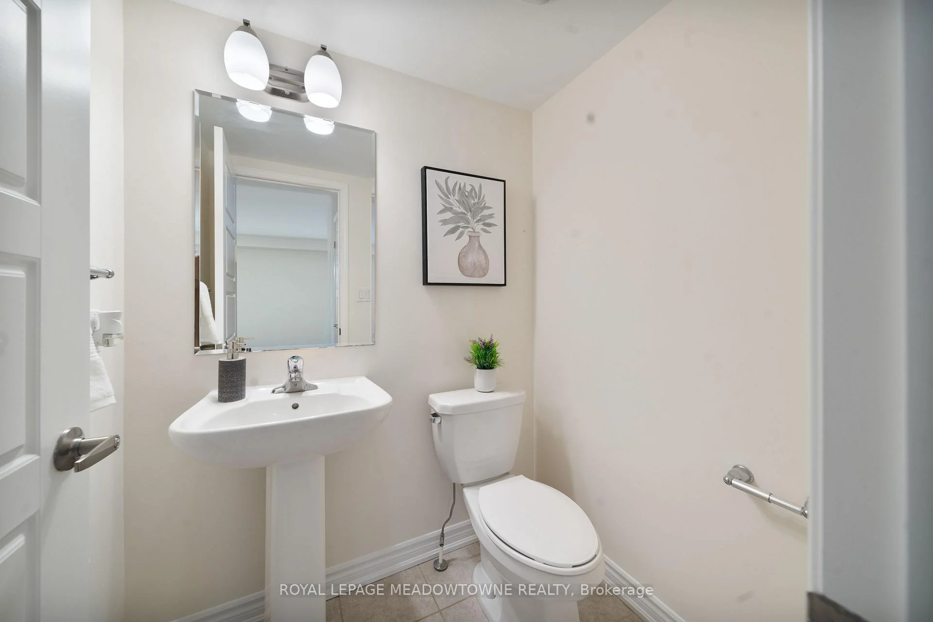 Photo 9 of 364 Equestrian Way, Cambridge, Preston Heights — HOMEH