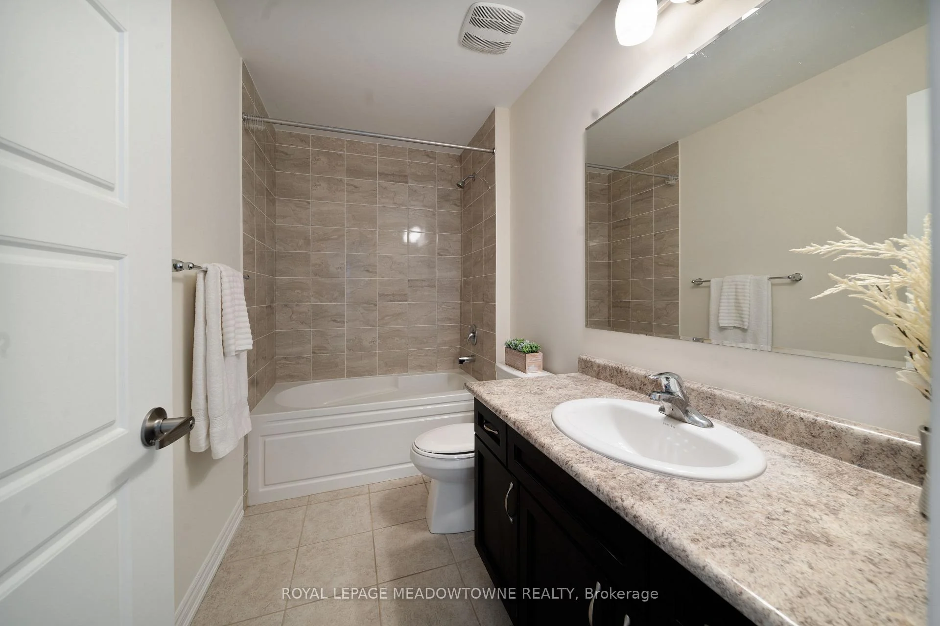 Photo 16 of 364 Equestrian Way, Cambridge, Preston Heights — HOMEH