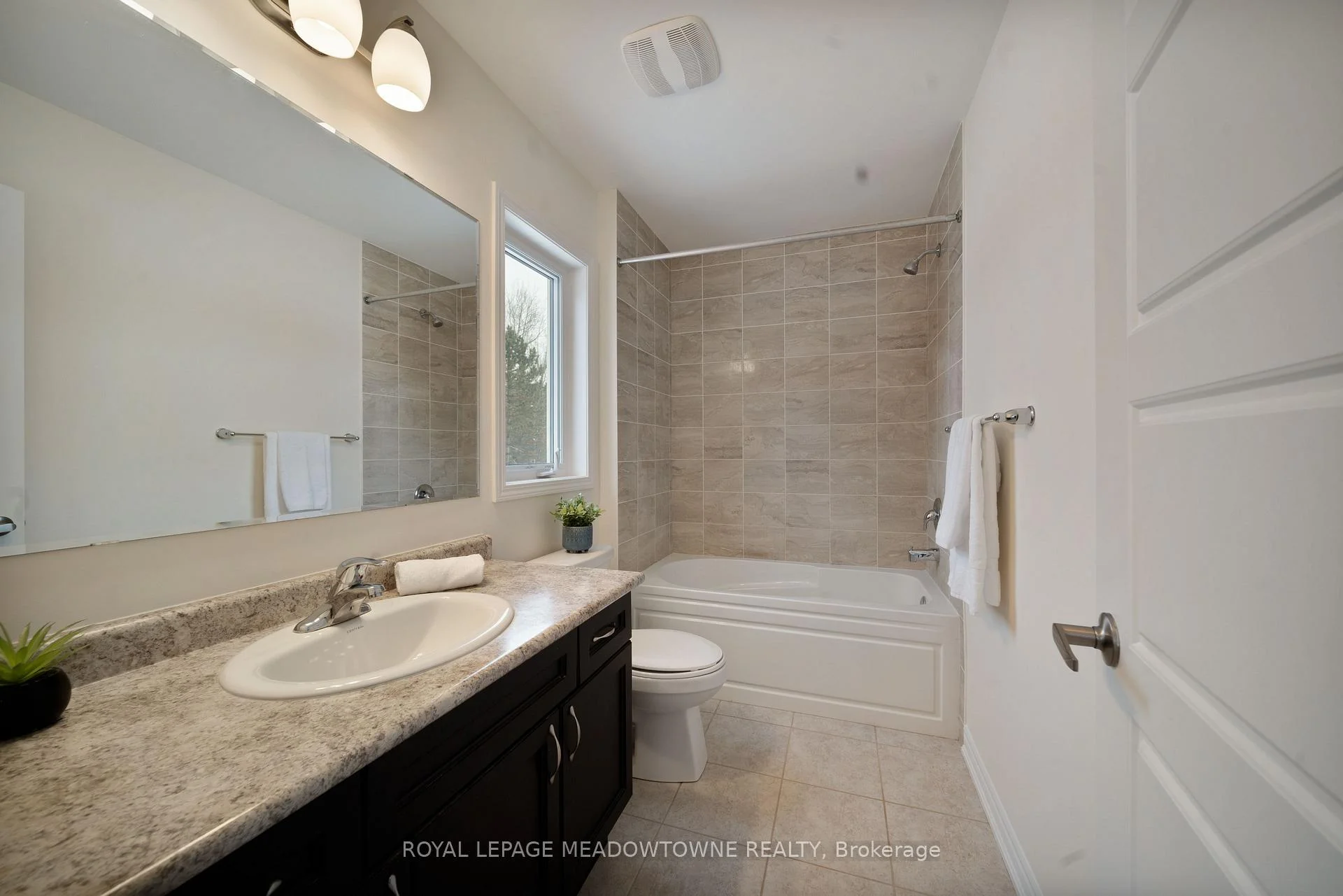Photo 17 of 364 Equestrian Way, Cambridge, Preston Heights — HOMEH