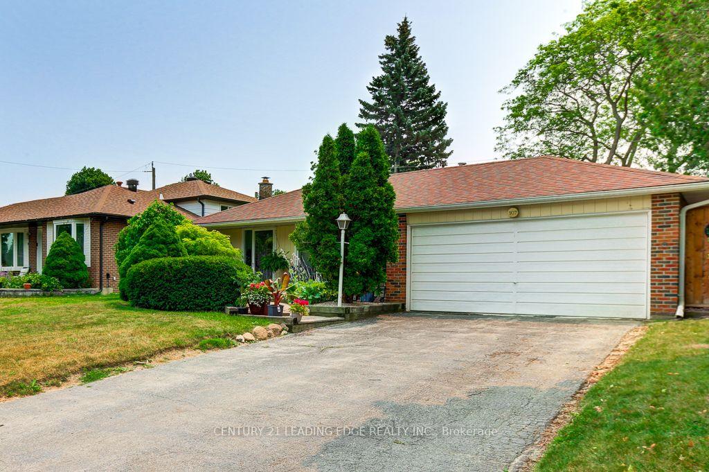 Photo 2 of 107 Drakefield Road, Markham, Bullock — HOMEH