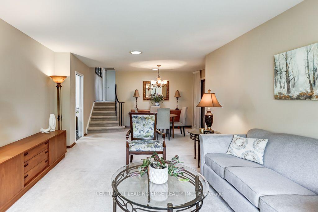 Photo 7 of 107 Drakefield Road, Markham, Bullock — HOMEH
