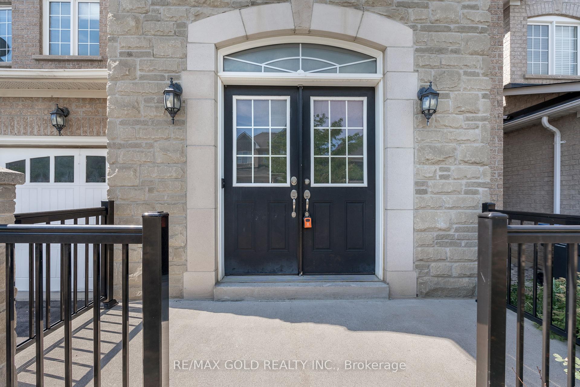Photo 2 of 99 Watsonbrook Drive, Brampton, Sandringham-Wellington — HOMEH