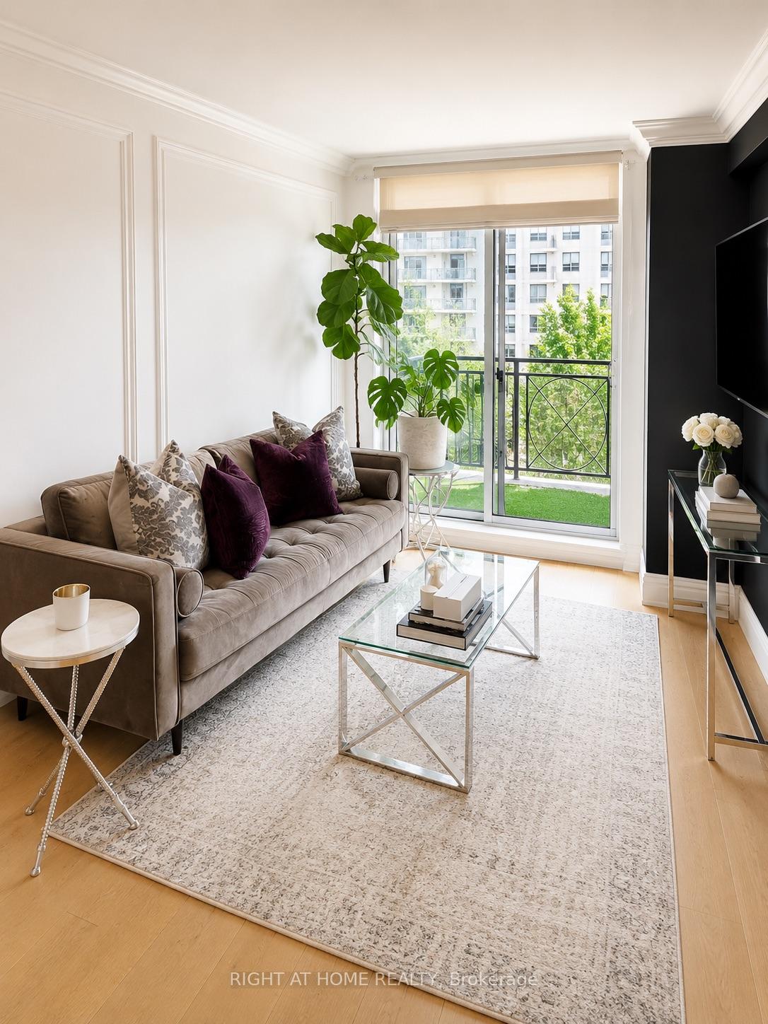 Photo 6 of Unit 403, 650 Sheppard Avenue E, North York, Bayview Village — HOMEH