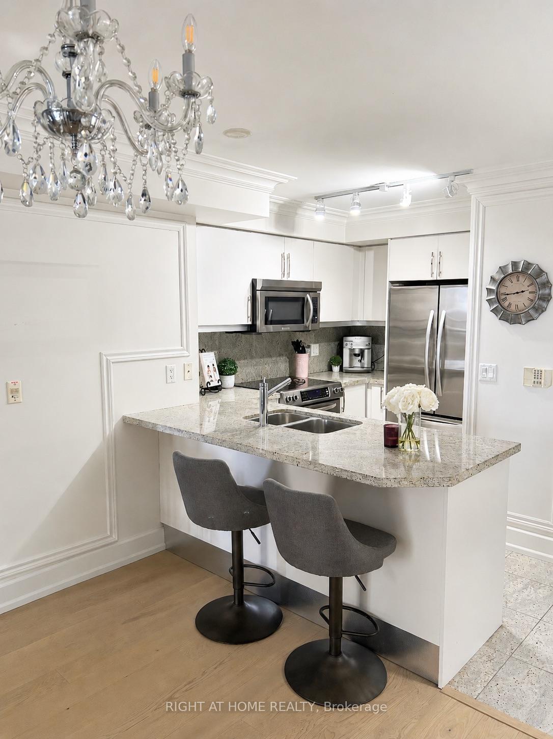 Photo 8 of Unit 403, 650 Sheppard Avenue E, North York, Bayview Village — HOMEH