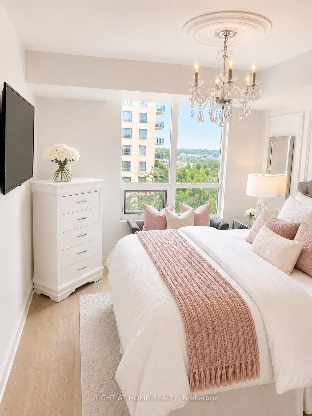 Photo 12 of Unit 403, 650 Sheppard Avenue E, North York, Bayview Village — HOMEH