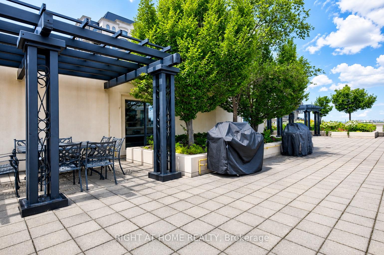 Photo 15 of Unit 403, 650 Sheppard Avenue E, North York, Bayview Village — HOMEH