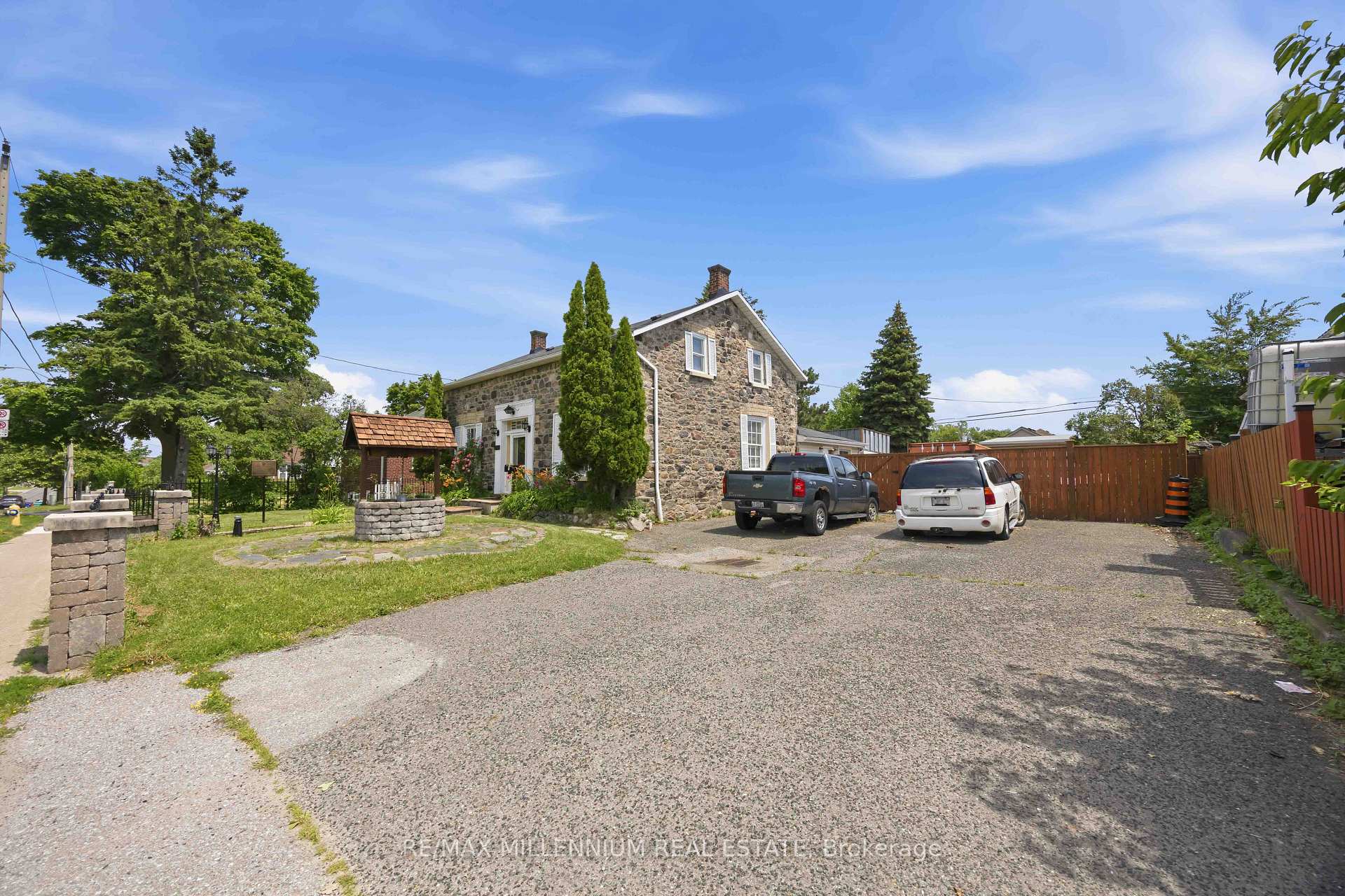 Photo of 1355 Victoria Park Avenue