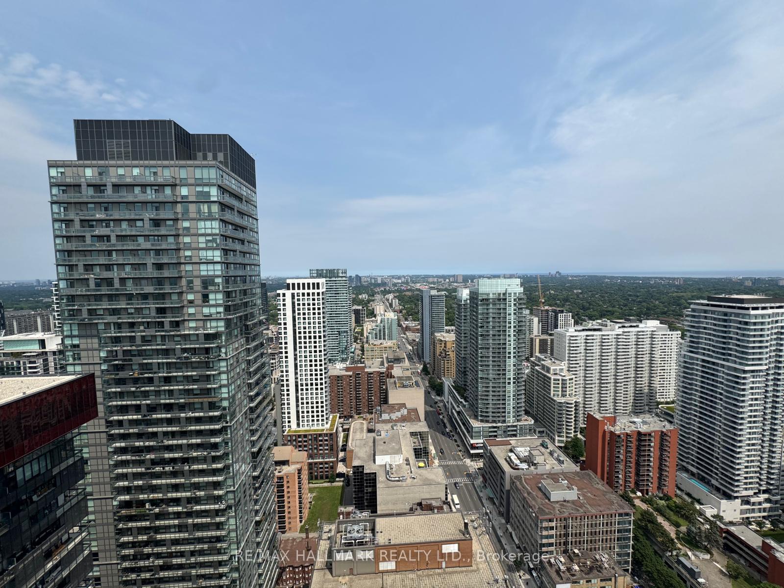 Photo 2 of Unit 3808, 8 Eglinton Avenue E, Toronto, Mount Pleasant West — HOMEH