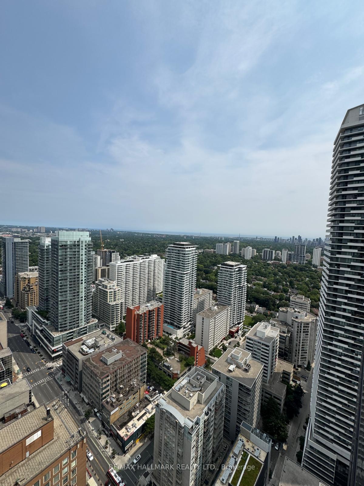 Photo 3 of Unit 3808, 8 Eglinton Avenue E, Toronto, Mount Pleasant West — HOMEH