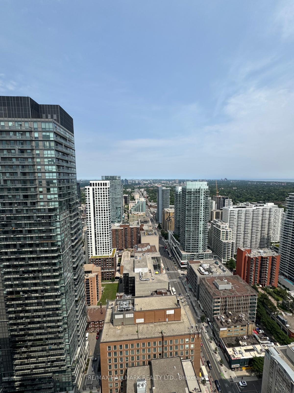 Photo 4 of Unit 3808, 8 Eglinton Avenue E, Toronto, Mount Pleasant West — HOMEH