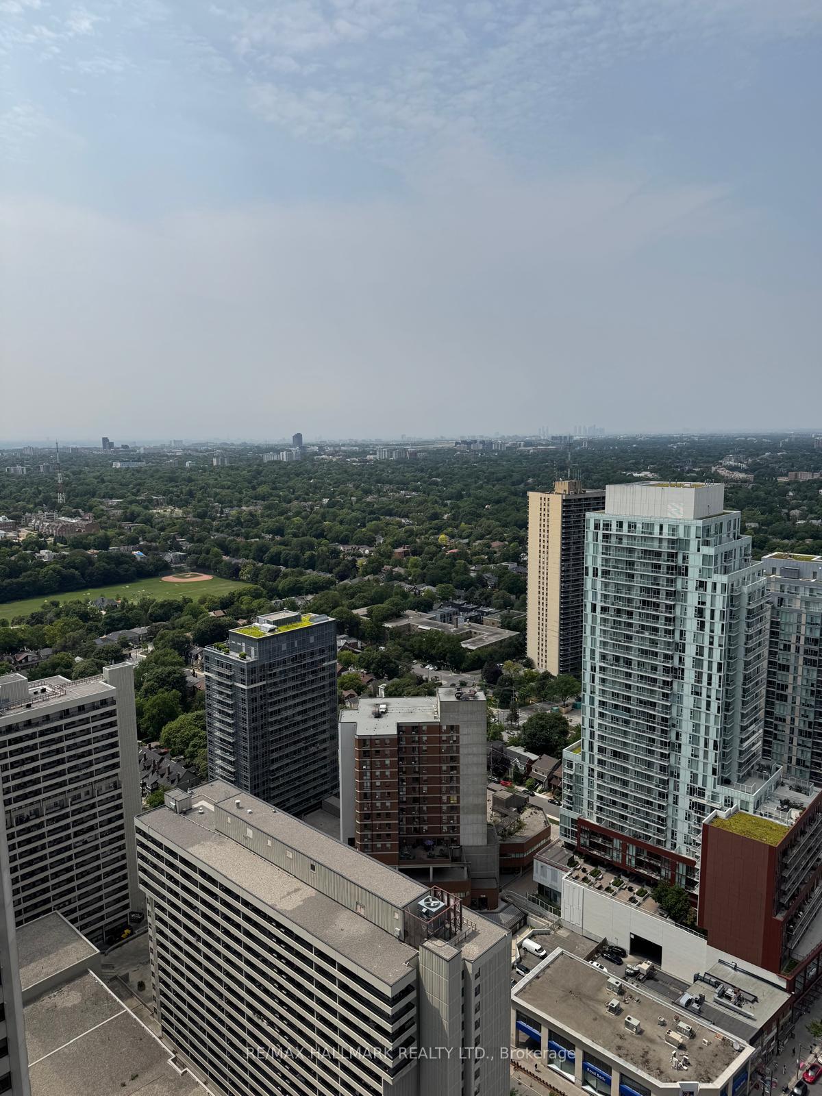 Photo 5 of Unit 3808, 8 Eglinton Avenue E, Toronto, Mount Pleasant West — HOMEH