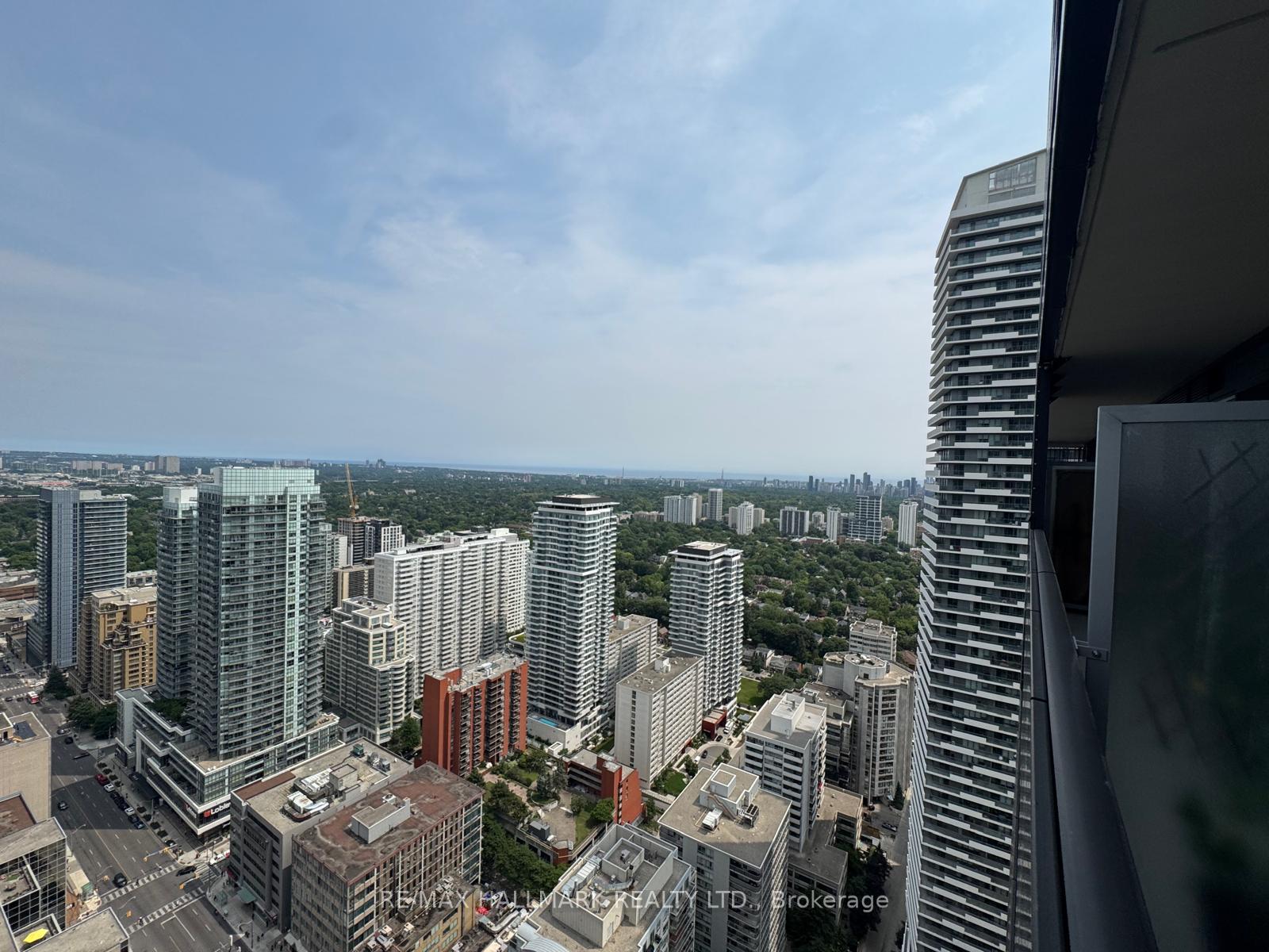 Photo 6 of Unit 3808, 8 Eglinton Avenue E, Toronto, Mount Pleasant West — HOMEH