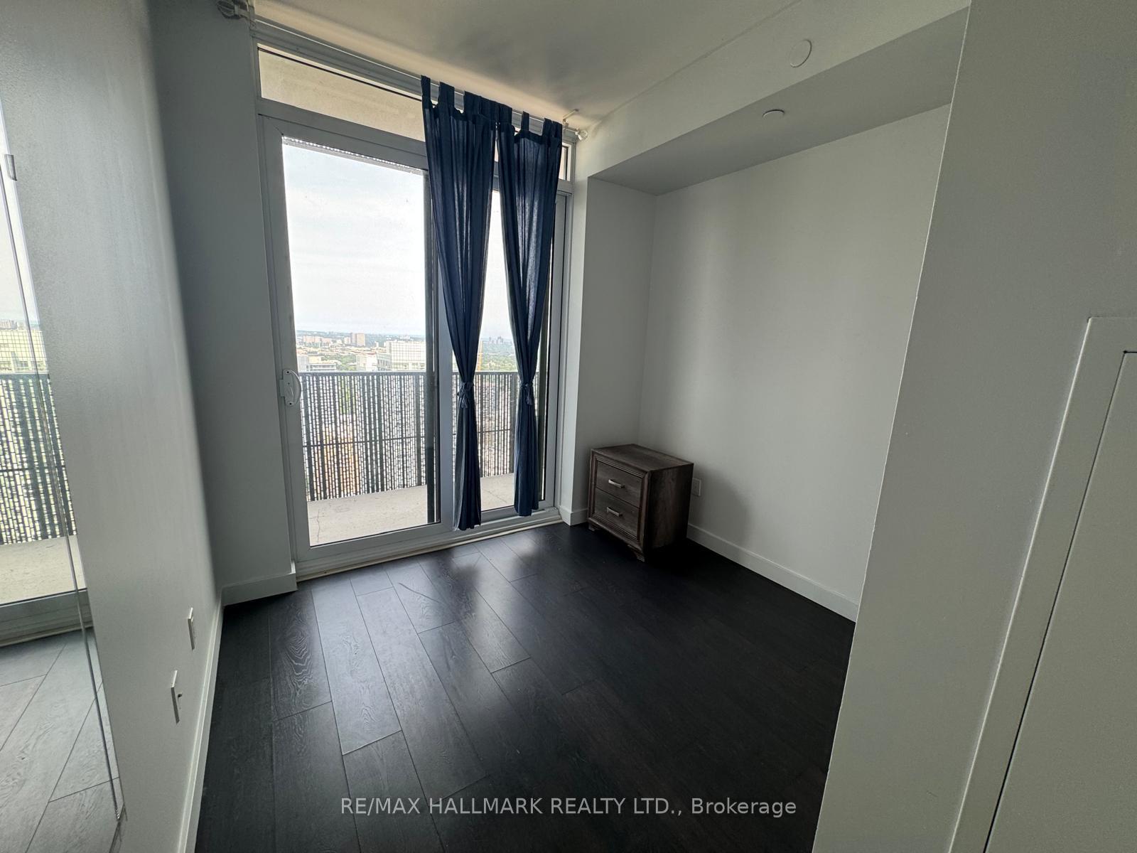 Photo 8 of Unit 3808, 8 Eglinton Avenue E, Toronto, Mount Pleasant West — HOMEH