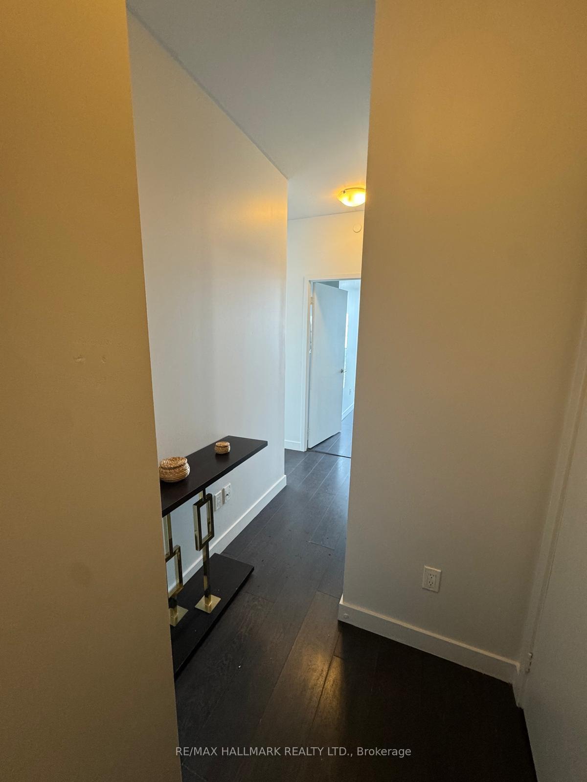 Photo 17 of Unit 3808, 8 Eglinton Avenue E, Toronto, Mount Pleasant West — HOMEH