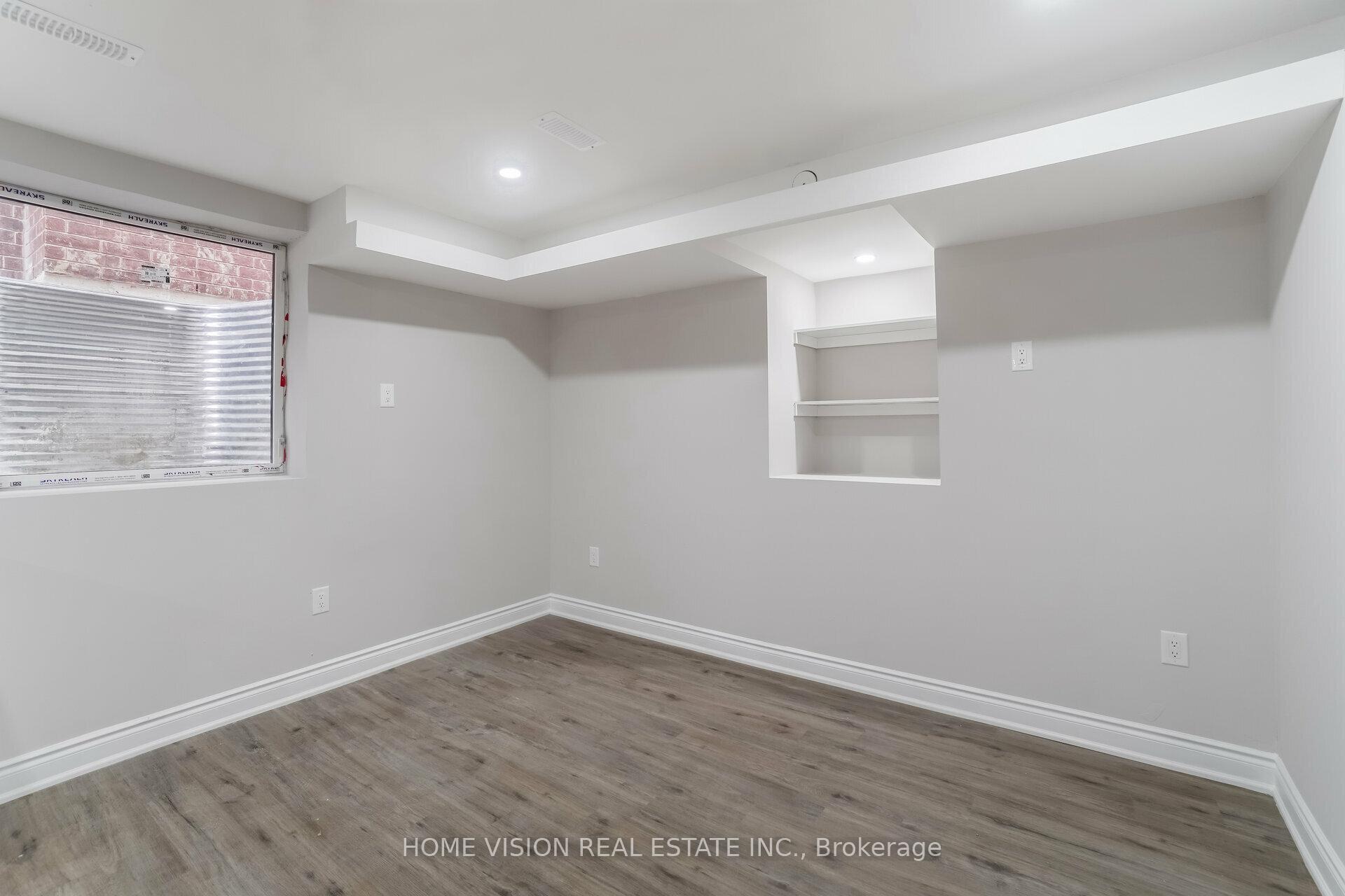Photo 9 of 35 Little Britain- BSMT Crescent, Brampton, Bram West — HOMEH