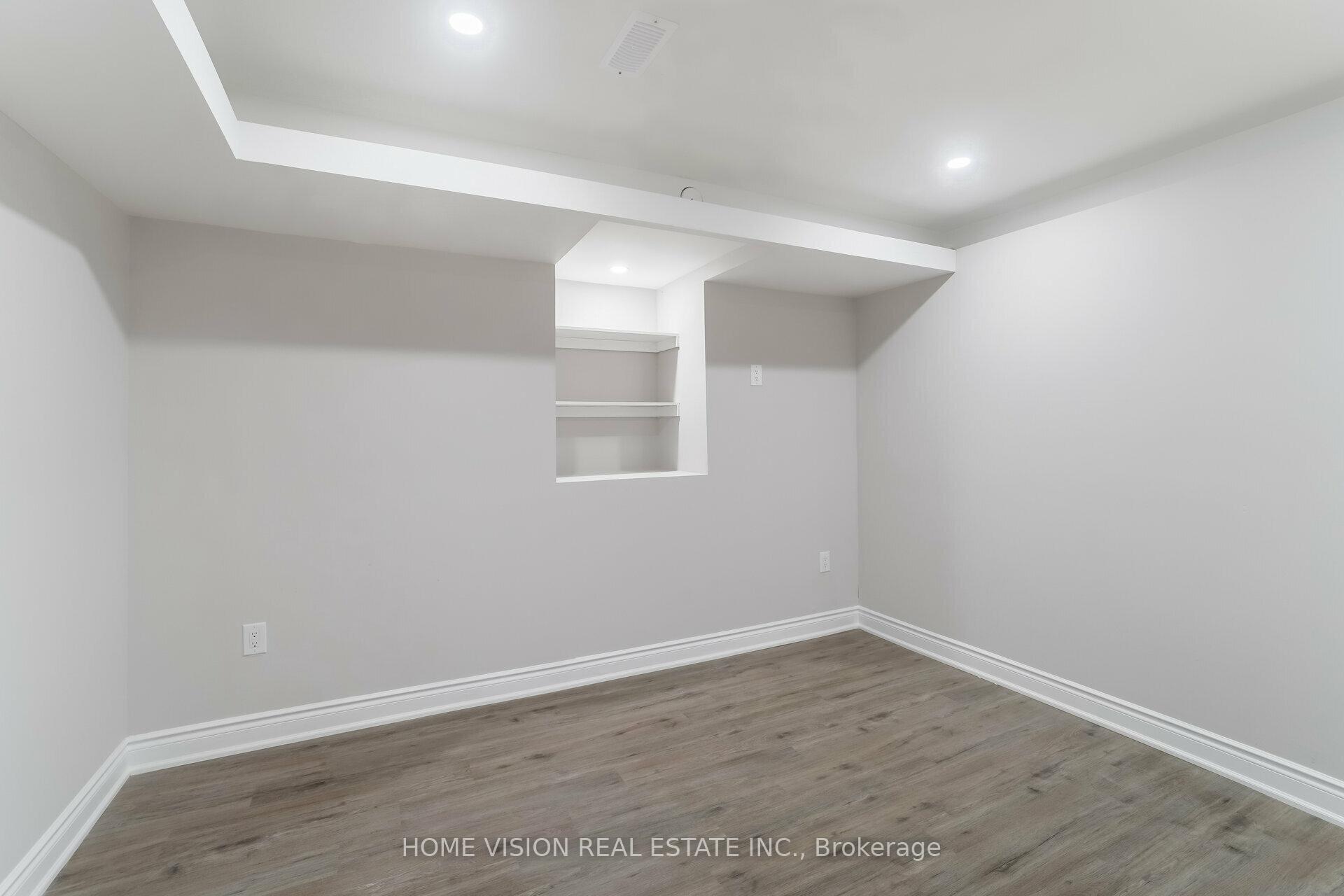 Photo 10 of 35 Little Britain- BSMT Crescent, Brampton, Bram West — HOMEH