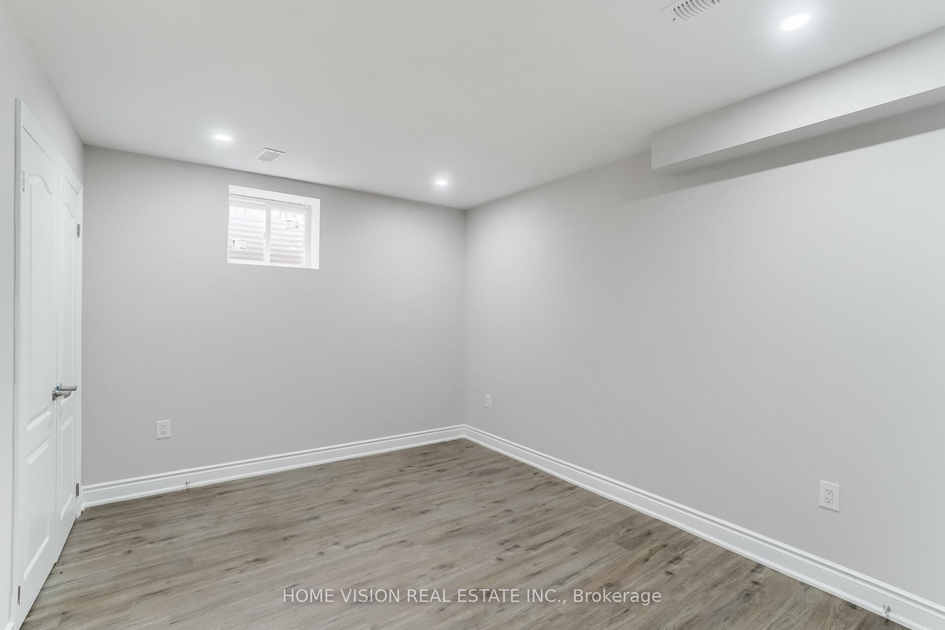 Photo 13 of 35 Little Britain- BSMT Crescent, Brampton, Bram West — HOMEH