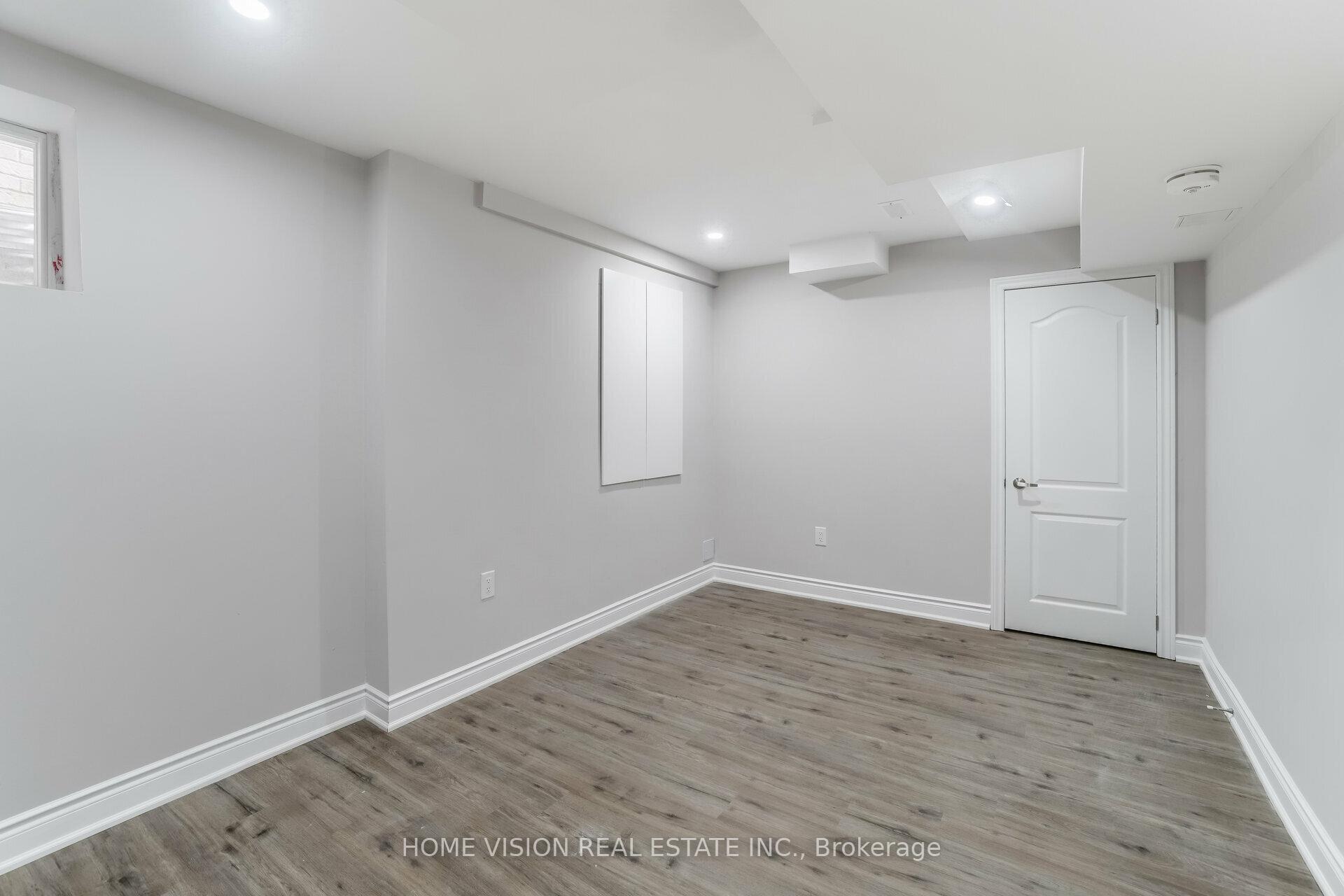 Photo 16 of 35 Little Britain- BSMT Crescent, Brampton, Bram West — HOMEH