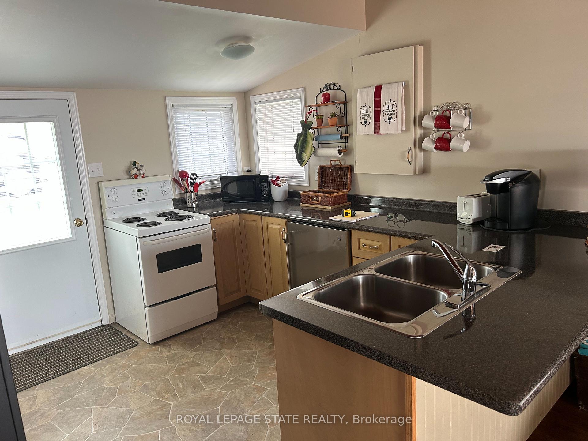 Photo 8 of 6 Lakeside Drive, Haldimand, Nanticoke — HOMEH