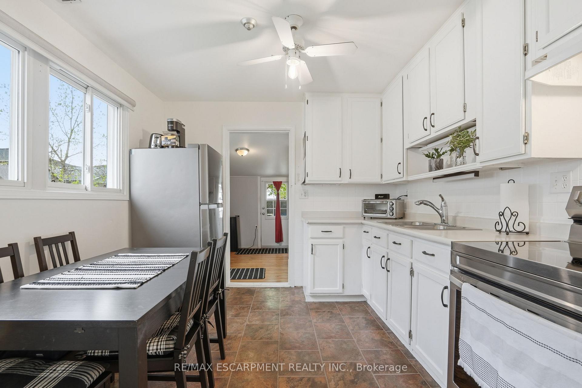 Photo 9 of 15 Kirk Street, St. Catharines, Western Hill — HOMEH