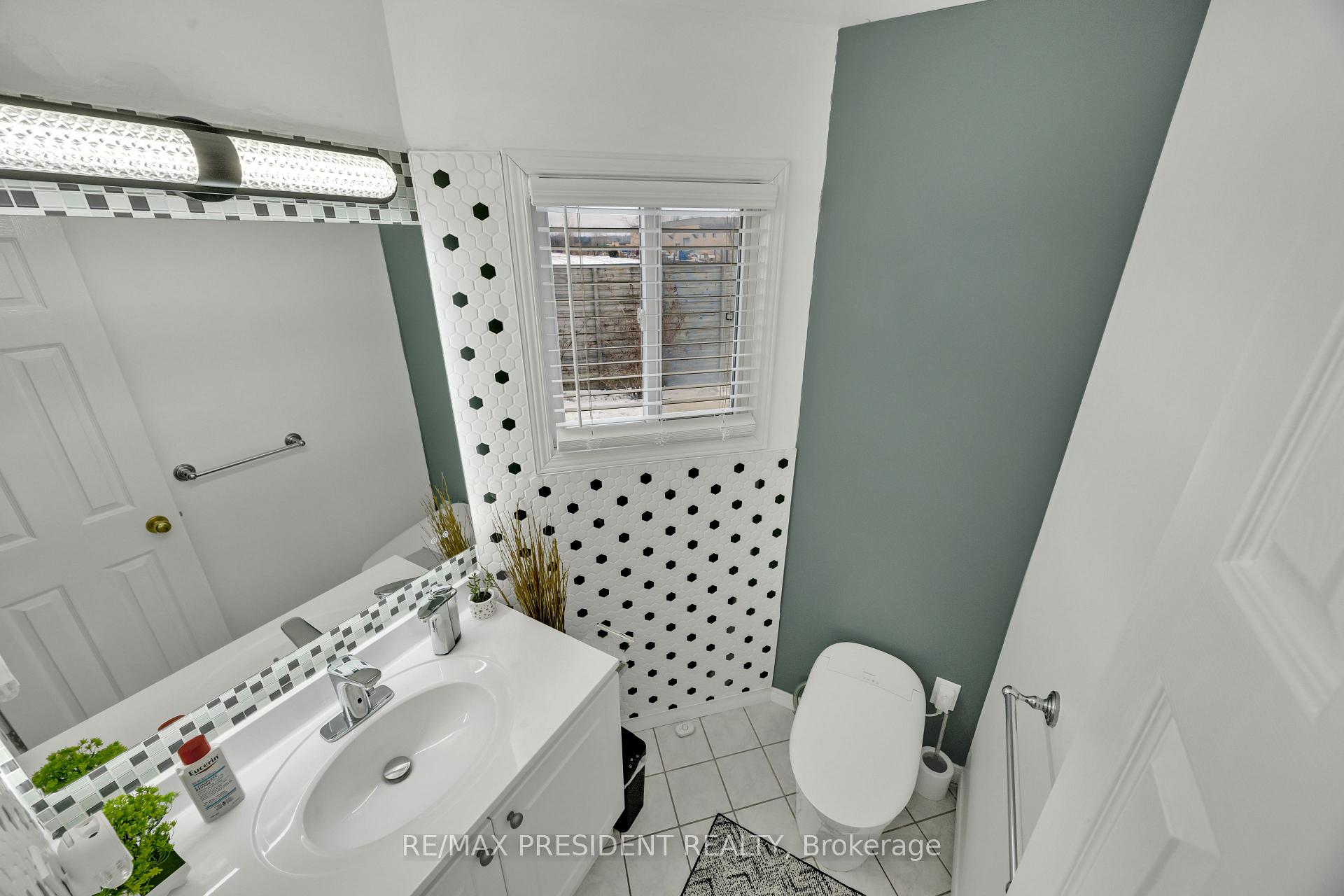 Photo 6 of Unit 18, 10 Chalkstone Drive, London, South X — HOMEH
