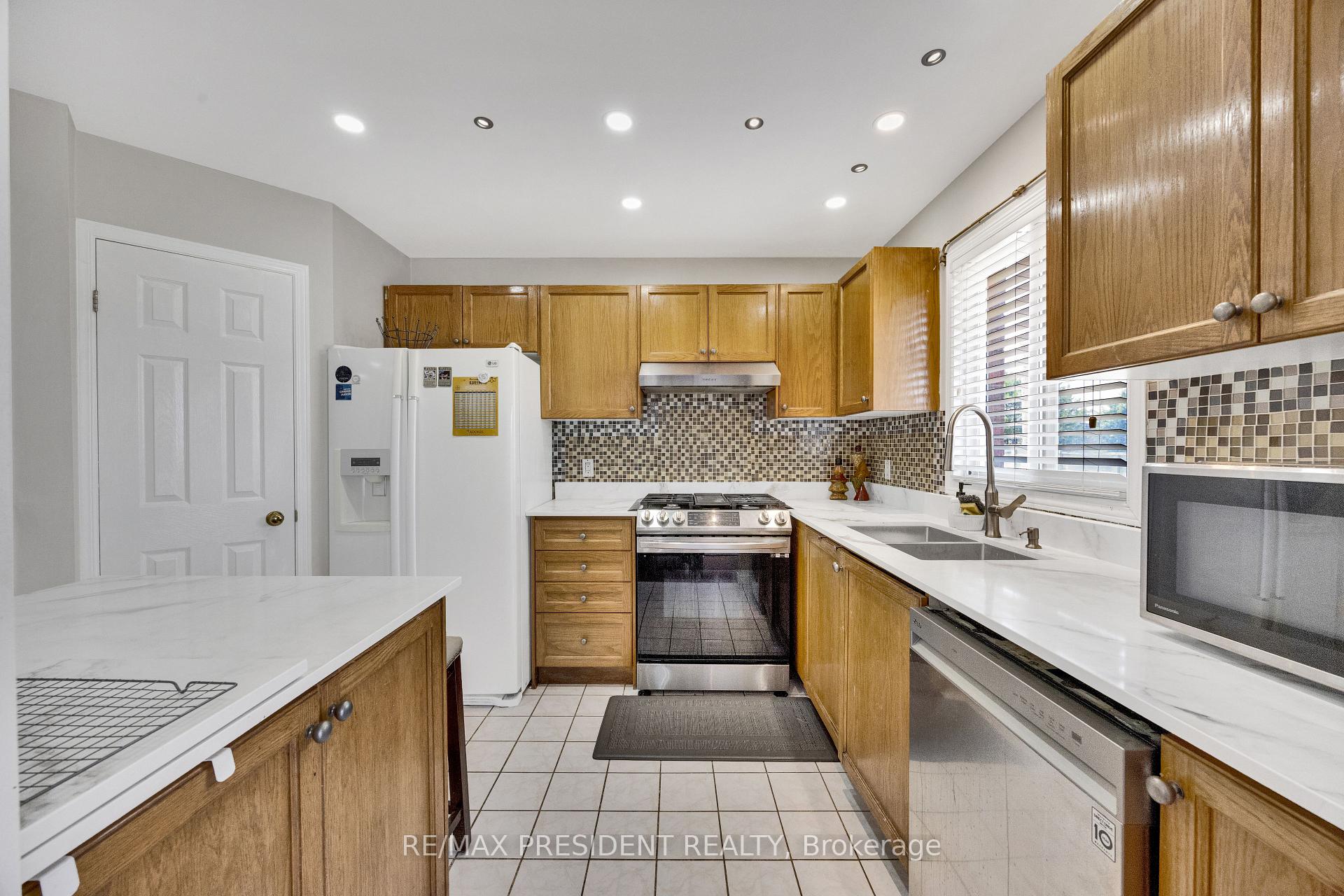 Photo 10 of Unit 18, 10 Chalkstone Drive, London, South X — HOMEH
