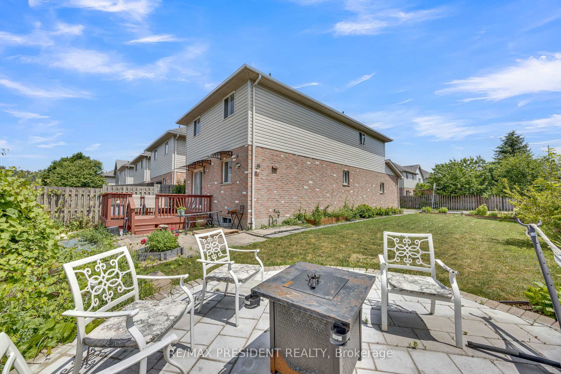 Photo 33 of Unit 18, 10 Chalkstone Drive, London, South X — HOMEH
