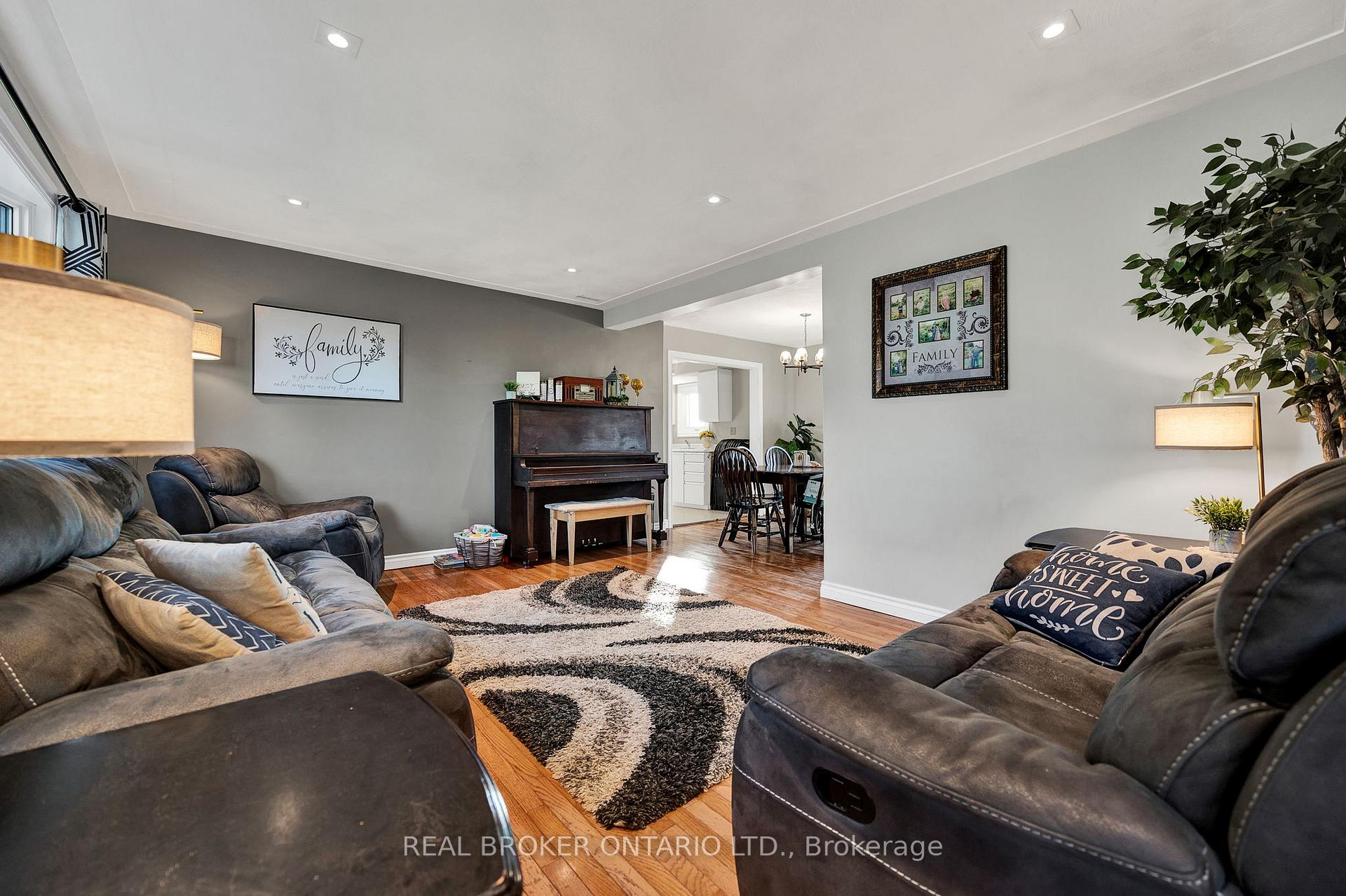 Photo 4 of 3766 Lobsinger Line, Wellesley — HOMEH