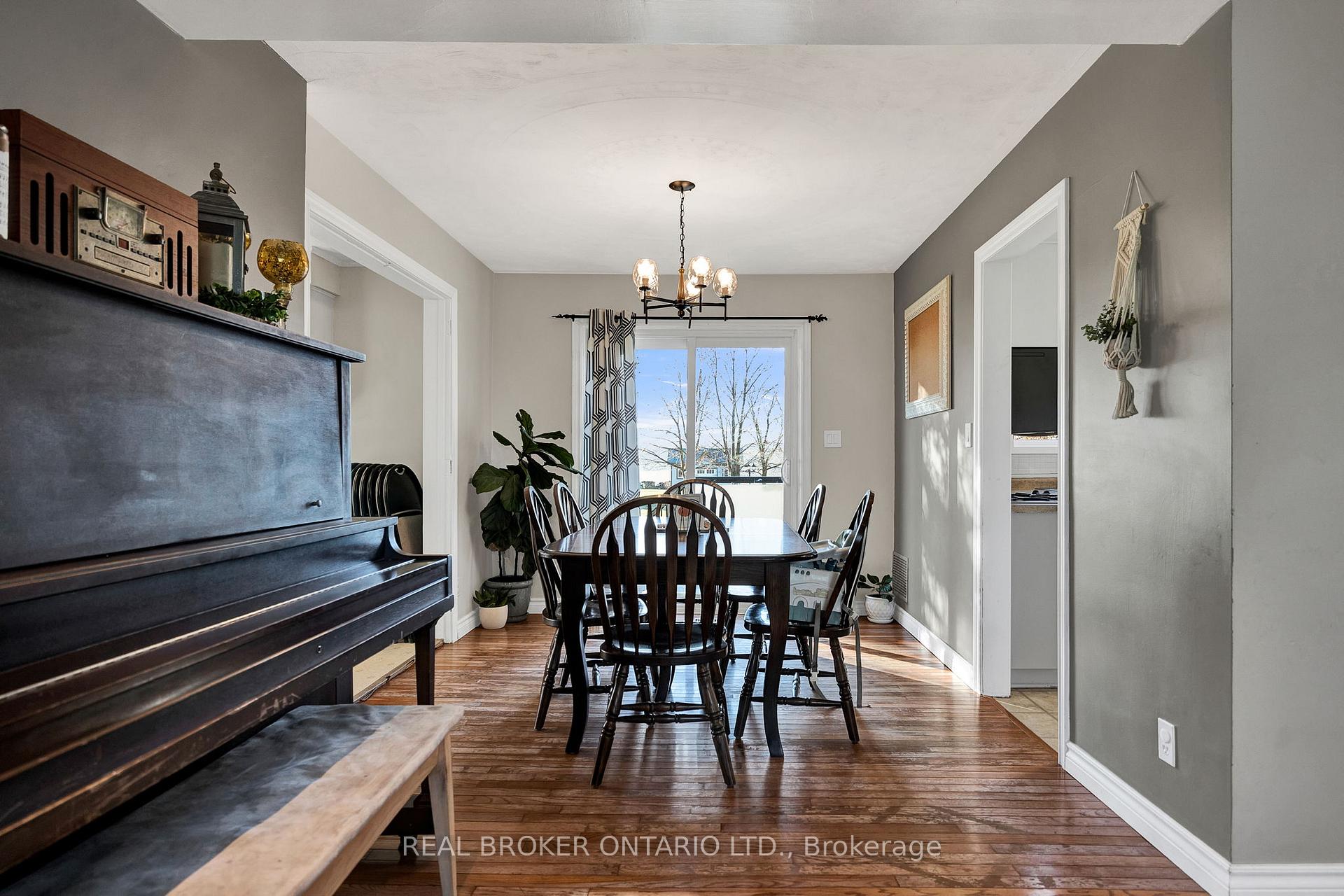 Photo 5 of 3766 Lobsinger Line, Wellesley — HOMEH
