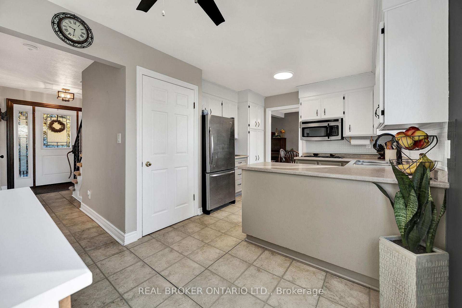 Photo 6 of 3766 Lobsinger Line, Wellesley — HOMEH