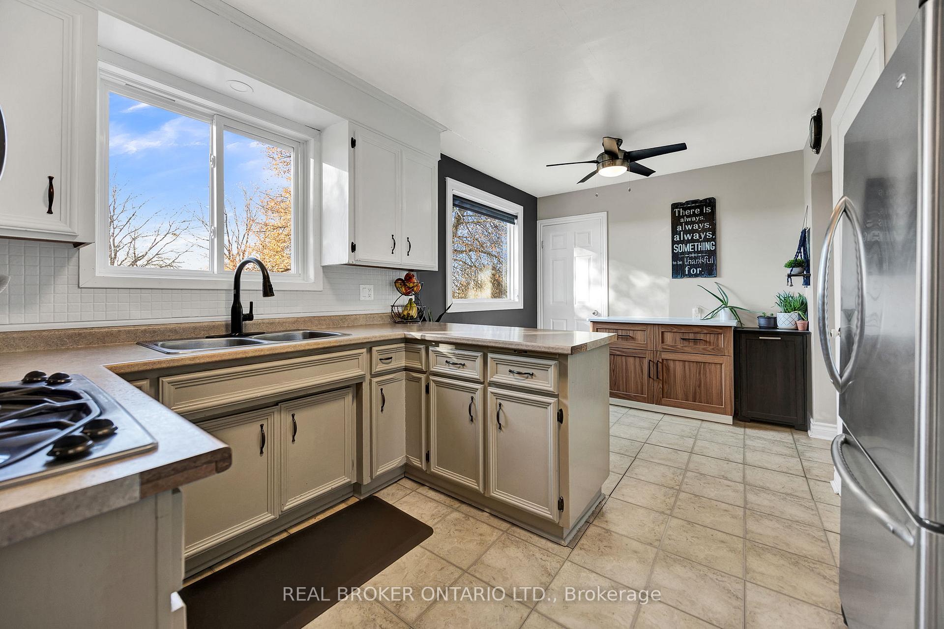 Photo 8 of 3766 Lobsinger Line, Wellesley — HOMEH