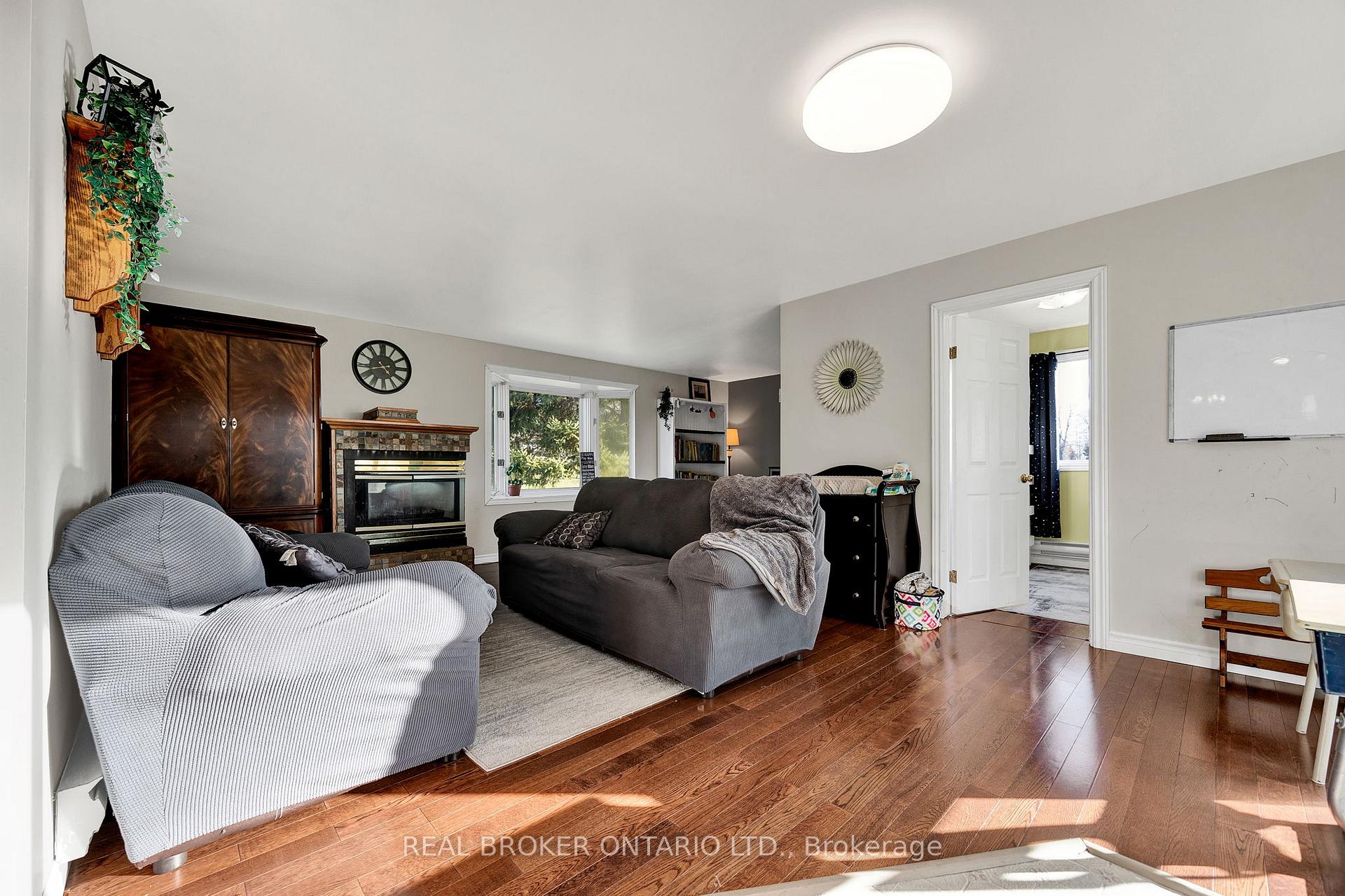 Photo 9 of 3766 Lobsinger Line, Wellesley — HOMEH