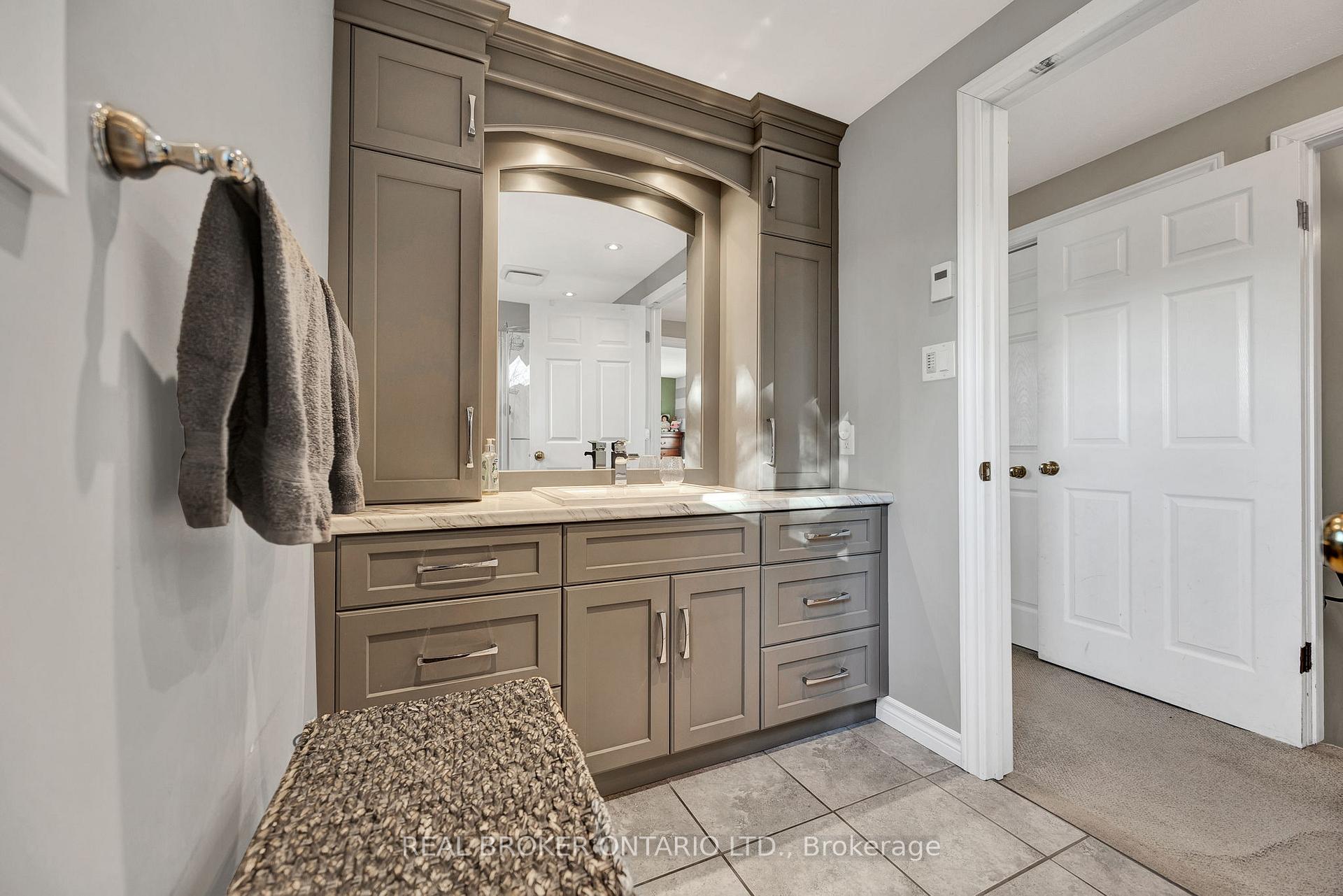 Photo 12 of 3766 Lobsinger Line, Wellesley — HOMEH
