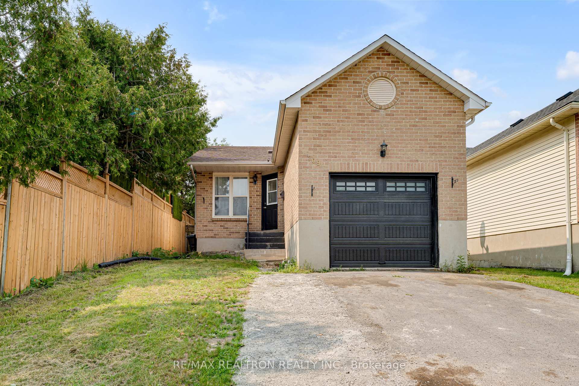 Photo 2 of 709 Ridley Drive, Kingston, North of Taylor-Kidd Blvd — HOMEH