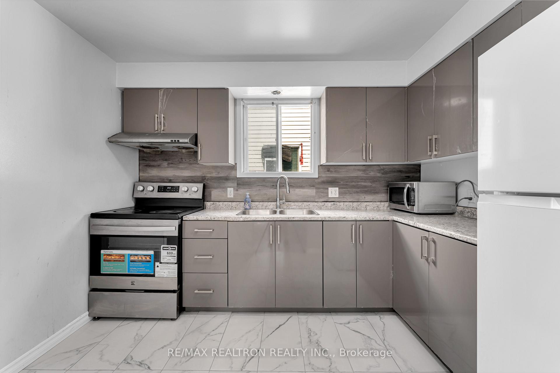 Photo 10 of 709 Ridley Drive, Kingston, North of Taylor-Kidd Blvd — HOMEH