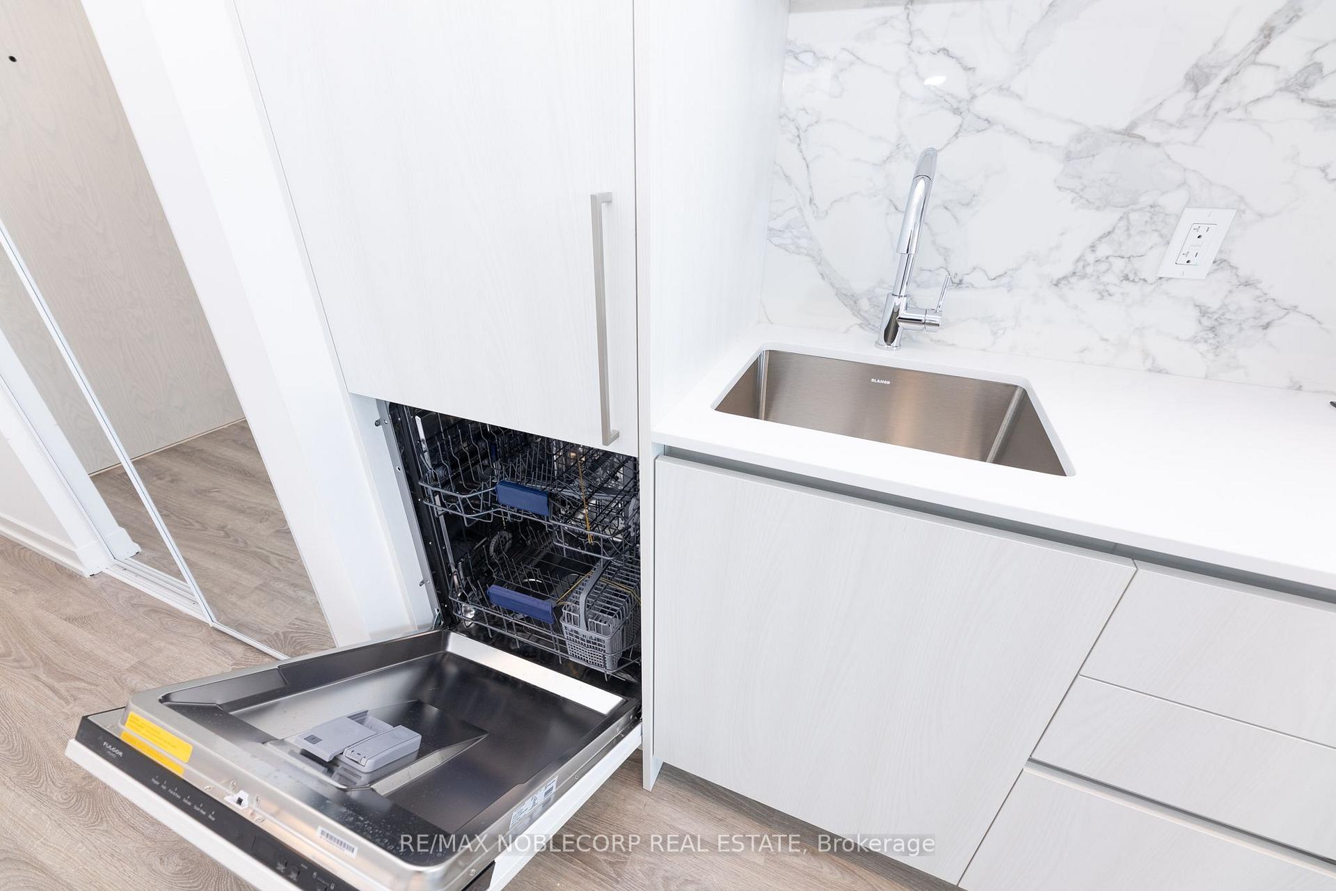 Photo 10 of Unit 5317, 195 Commerce Street, Vaughan, Vaughan Corporate Centre — HOMEH