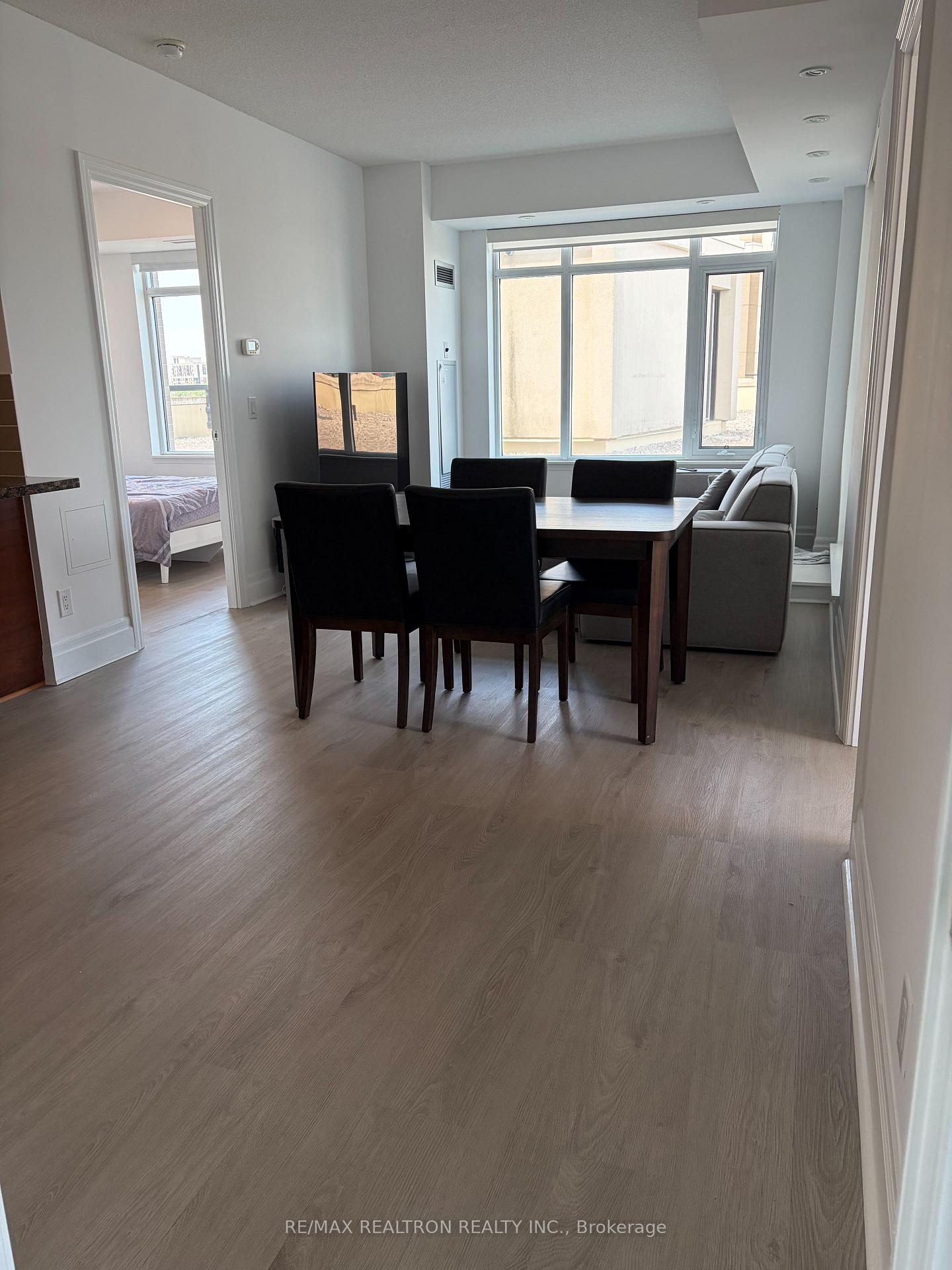 Photo 4 of Unit 702, 131 Upper Duke Crescent E, Markham, Unionville — HOMEH