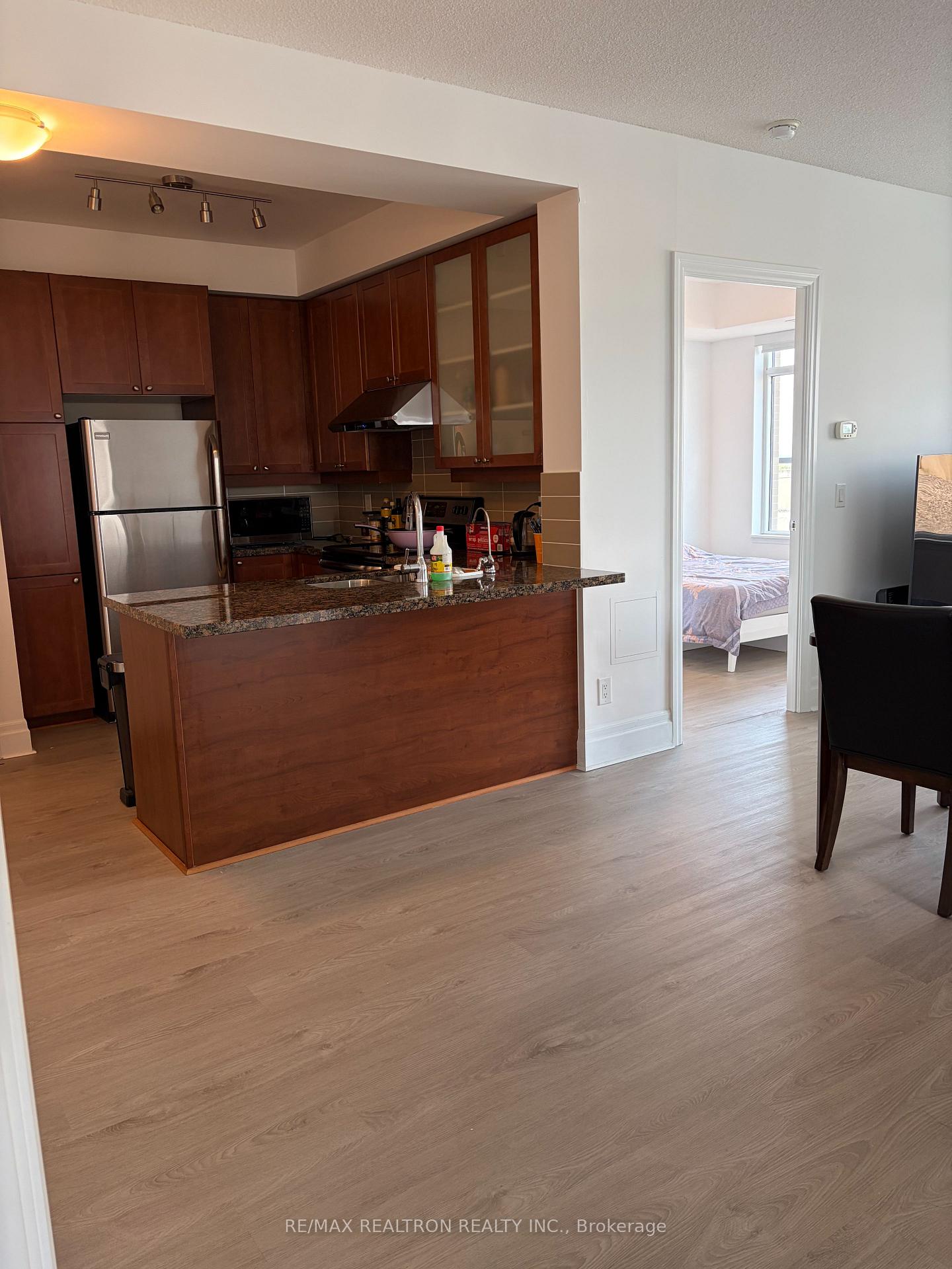 Photo 5 of Unit 702, 131 Upper Duke Crescent E, Markham, Unionville — HOMEH
