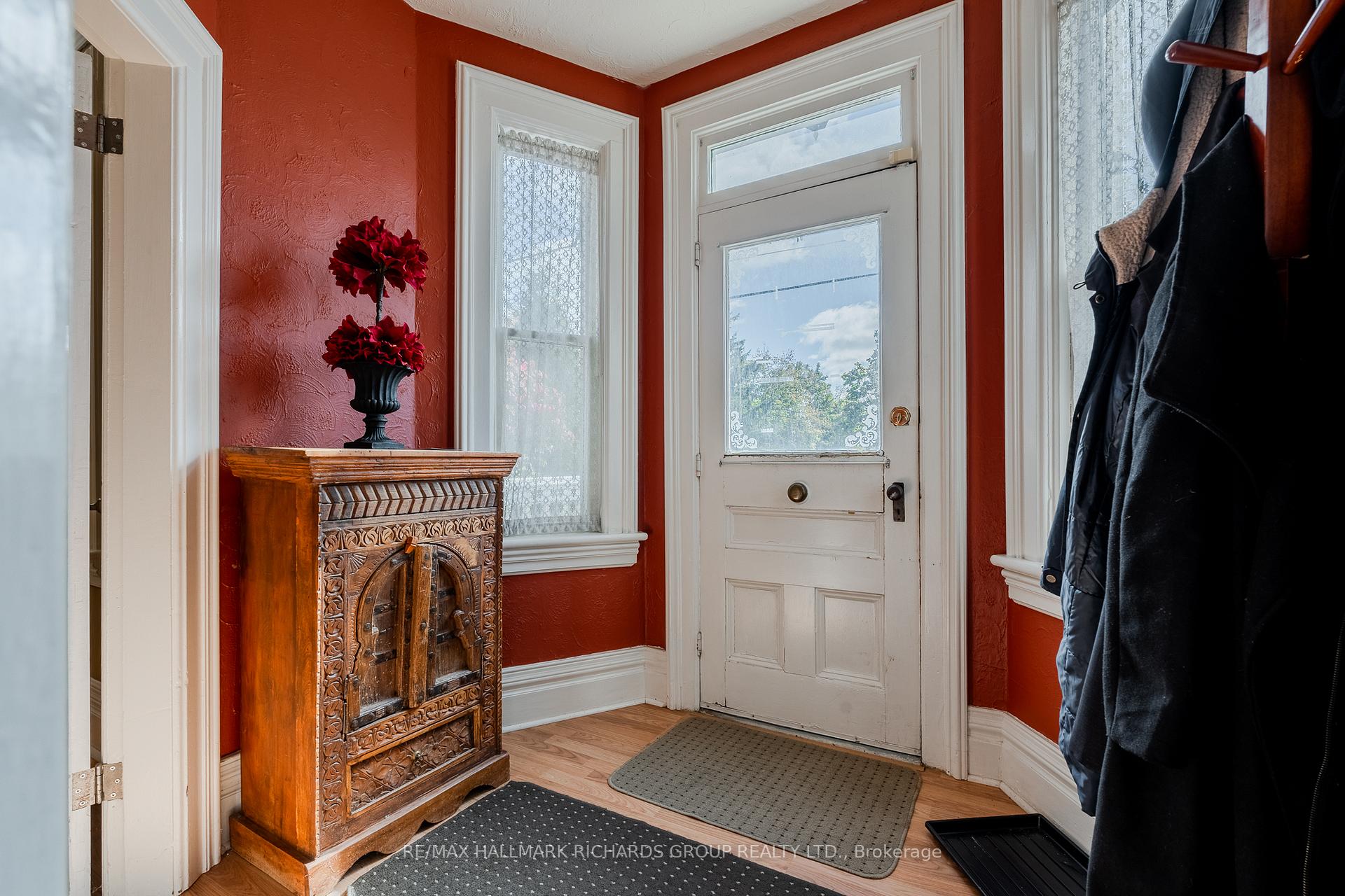 Photo 3 of 562 Kingston Road W, Ajax, Central West — HOMEH