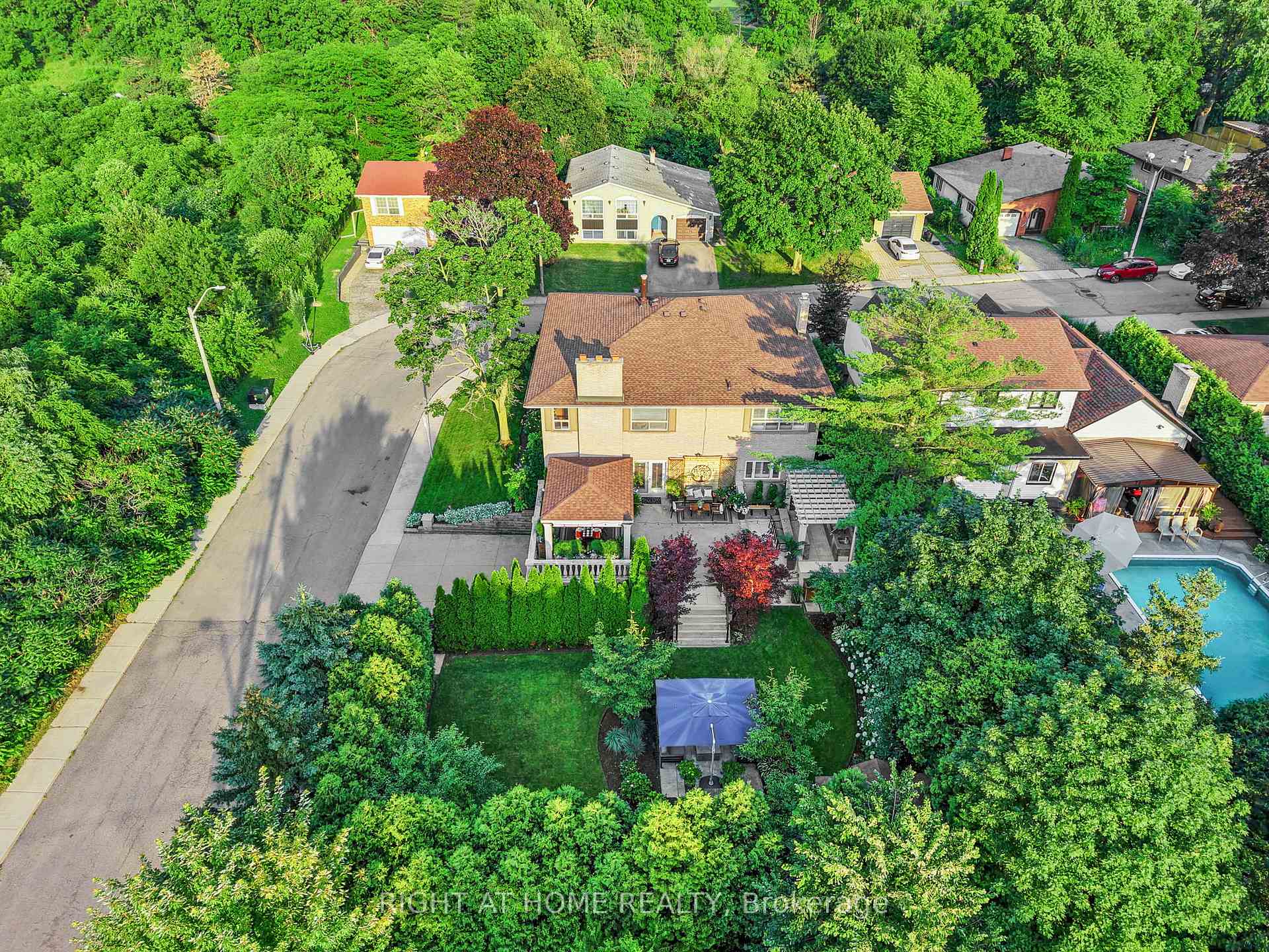Photo 3 of 14 Delbrook Court, Hamilton, Ainslie Wood — HOMEH