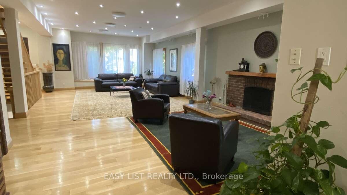 Photo 13 of 98 Burbank Drive, North York, Bayview Village — HOMEH