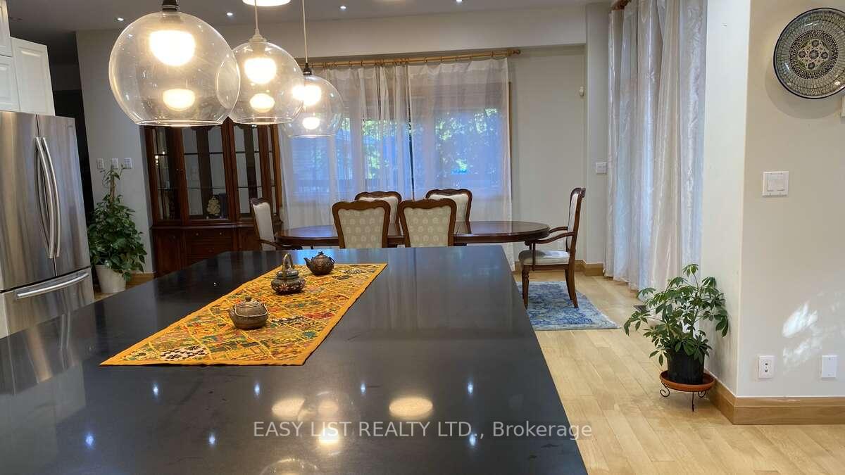 Photo 17 of 98 Burbank Drive, North York, Bayview Village — HOMEH