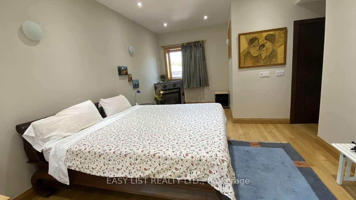 Photo 24 of 98 Burbank Drive, North York, Bayview Village — HOMEH