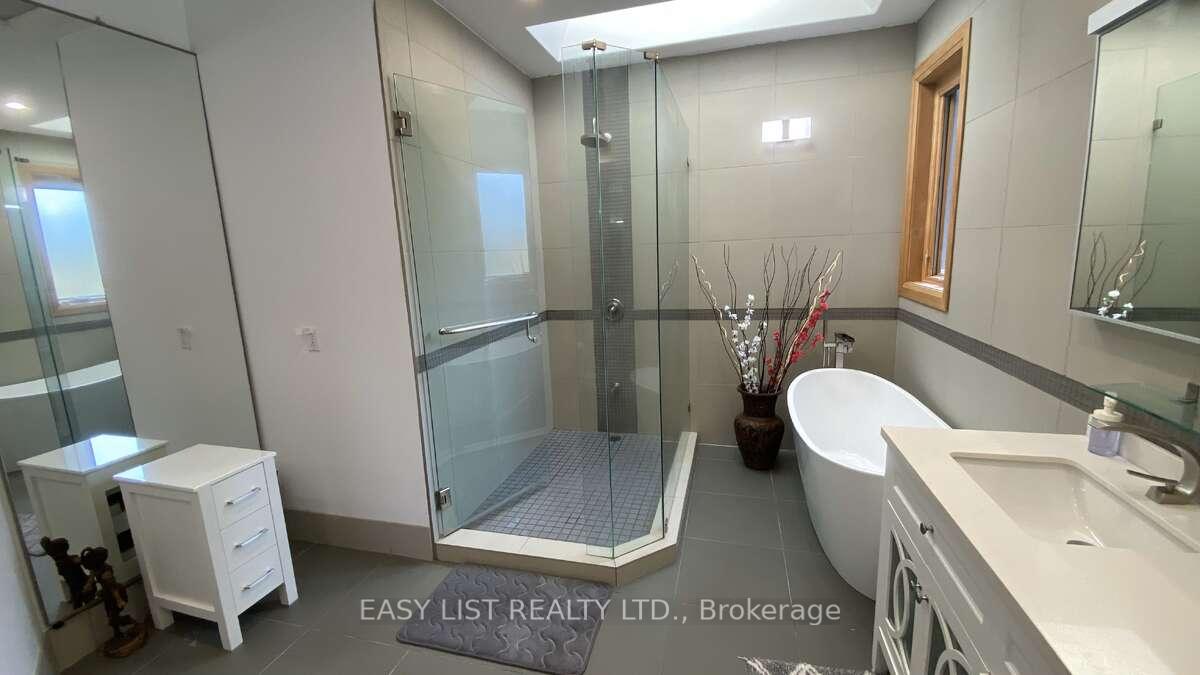 Photo 31 of 98 Burbank Drive, North York, Bayview Village — HOMEH