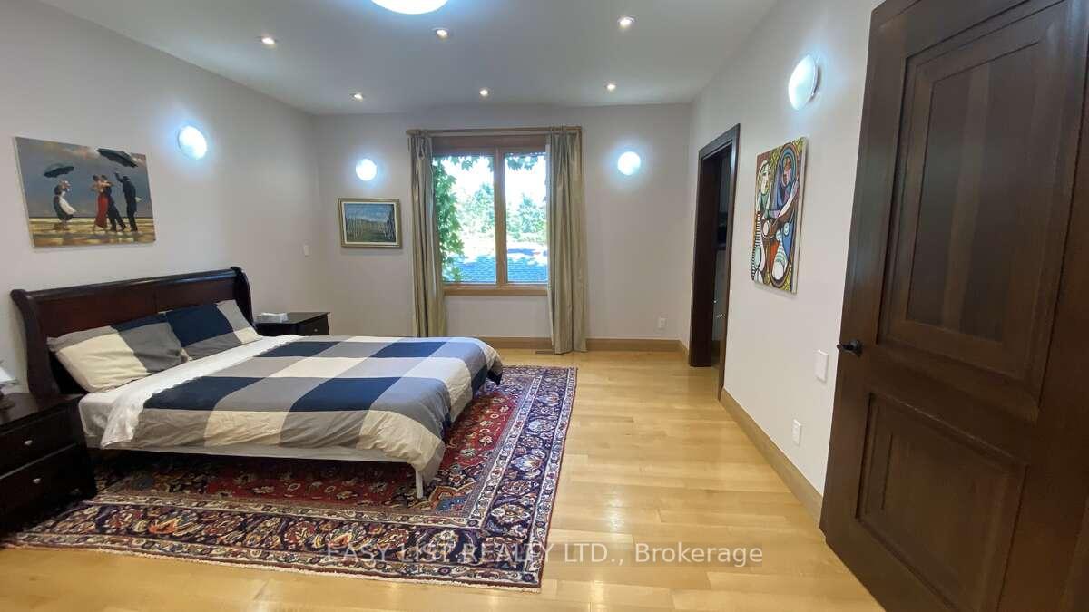 Photo 32 of 98 Burbank Drive, North York, Bayview Village — HOMEH