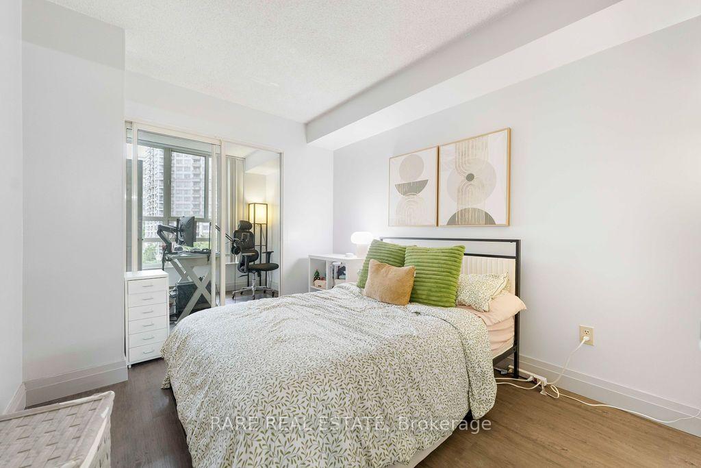 Photo 5 of Unit 513, 250 Webb Drive, Mississauga, City Centre — HOMEH
