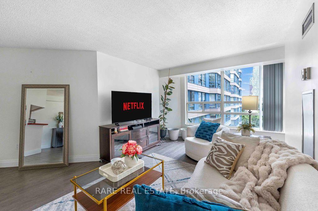 Photo 6 of Unit 513, 250 Webb Drive, Mississauga, City Centre — HOMEH