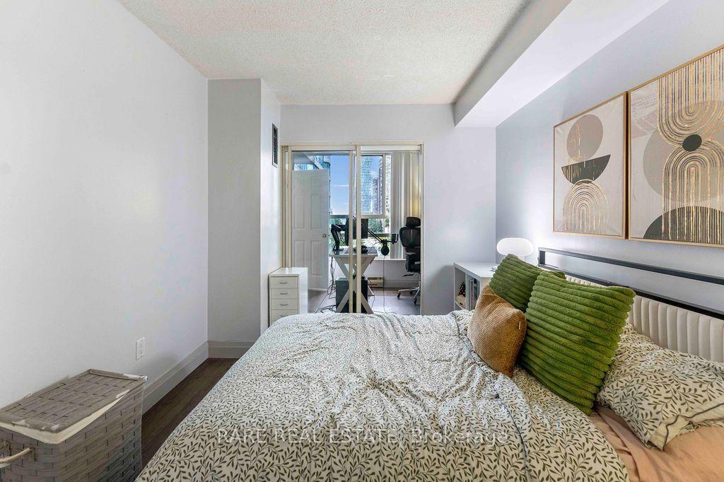 Photo 8 of Unit 513, 250 Webb Drive, Mississauga, City Centre — HOMEH